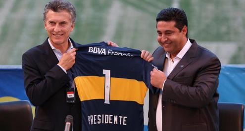 الرئيس الأرجنتيني يطالب مدرب بوكا جونيورز بالفوز على ريفر بليت بالكلاسيكو